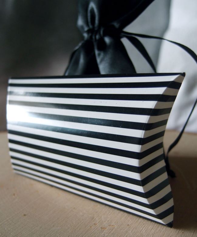 Boxes Pillow Black/White Stripe 12pk