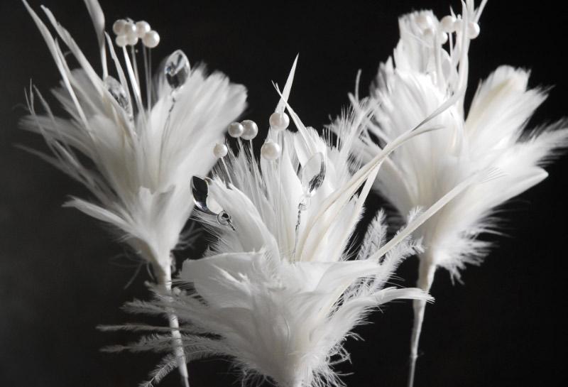 White Decorative Feather, Pearls & Crystals 22 Stem
